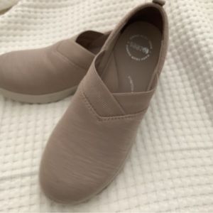BZees Taupe slide on shoes size 8